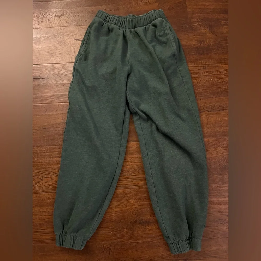 Hollister women’s Forest Green Sweatpants - Picture 1 of 2